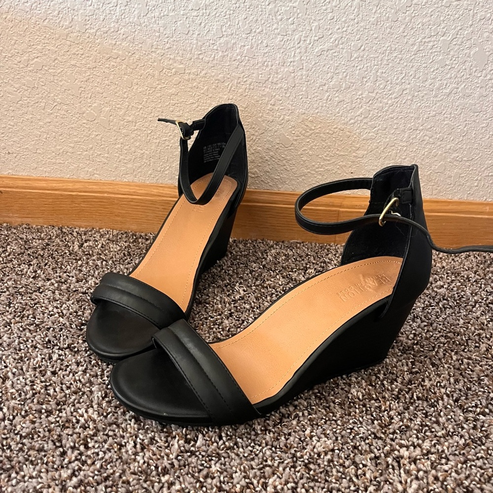 Kenneth Cole Reaction Black Wedge Sandals with Ankle Strap - Picture 3 of 8